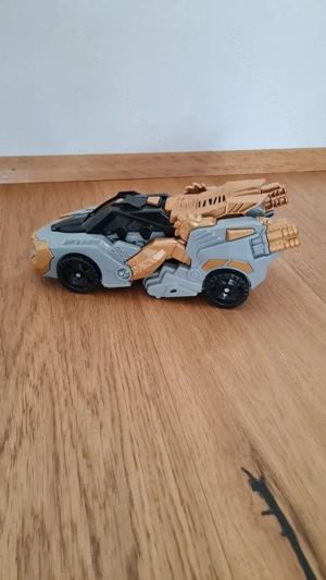 Transformer V-Tech, Auto wird zu Dino Bild 2