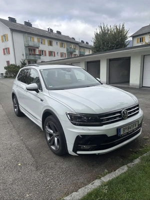 VW Tiguan R-Line SUV   Geländewagen Bild 3