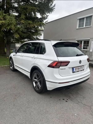 VW Tiguan R-Line SUV   Geländewagen Bild 4