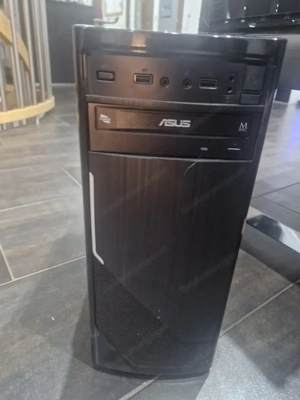 Computer mit Bildschirm Tastatur Maus und Lautsprecher  Bild 2