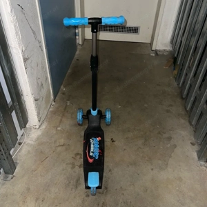Kider Scooter (roller) mit reifenbeleuchtung  Bild 4