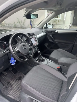 VW Tiguan R-Line SUV   Geländewagen Bild 7