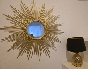 Spiegelsonne Metall Gold und Tischleuchte Gold Bild 2