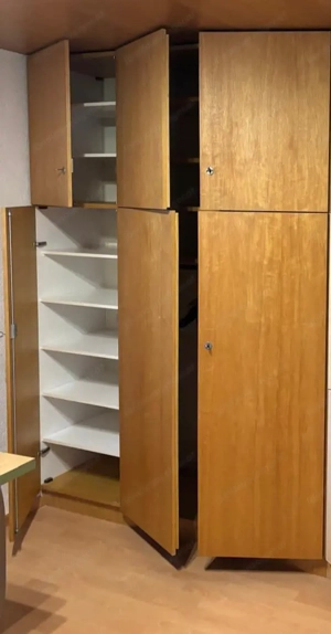Kleiderschrank zu verschenken 