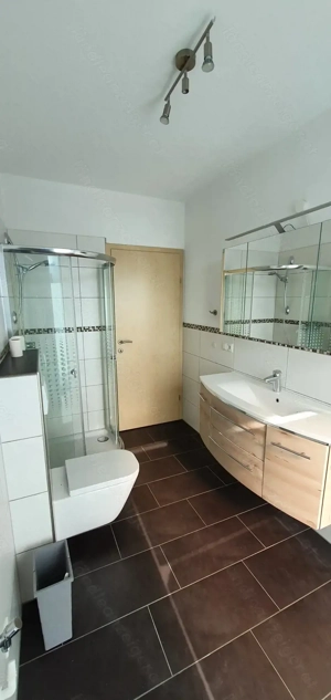 3 Zimmerwohnung - Neubau, Lift, große Dachterrasse 40 m2 - zentrale Stadtlage, jetzt verfügbar !  Bild 6