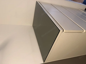 Regal mit Schubladen und verdunkeltem Glas Bild 3