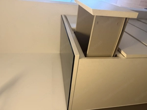 Regal mit Schubladen und verdunkeltem Glas Bild 4