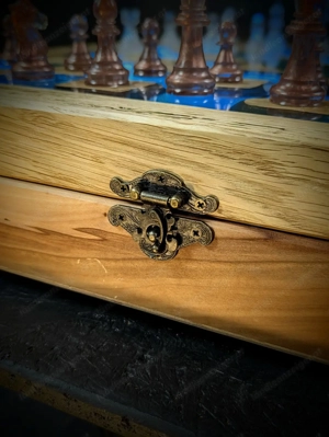 Schachbrett Piratenstil Handgemacht Holz Resin LED mit Figuren Sammlerstück Bild 3