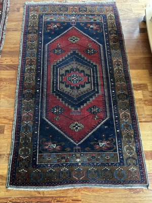 Perserteppiche in 5 verschiedenen Ausführungen 