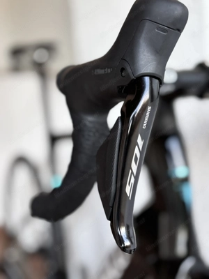 Neues ungefähreres Pinarello Nytro E5 Road 105 Di2 12v Racing 800 Wheels D300 Brilliant Black Bild 2