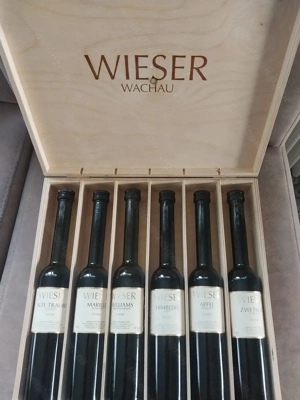 Wieser wachau  classic schnaps,  alte traube,  marille , williams, himbeere, apfel, swetscke, 35  