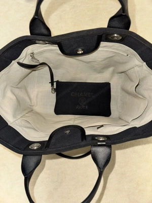 100% Orig CHANEL DEAUVILLE   Shopper + Pochette   1x getragen   Eigentlich NEU! Bild 4
