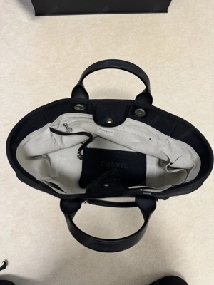 100% Orig CHANEL DEAUVILLE   Shopper + Pochette   1x getragen   Eigentlich NEU! Bild 3