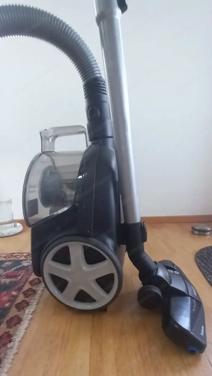 Philips Staubsauger Beutellos 750 Watt Bild 2