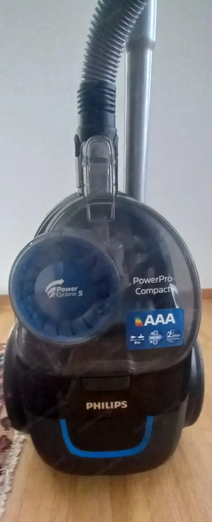 Philips Staubsauger Beutellos 750 Watt Bild 3