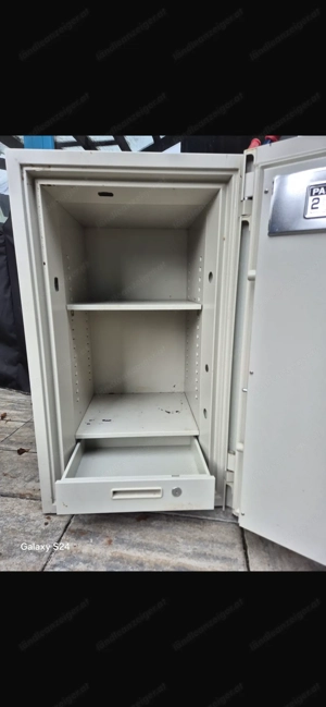 Tresor mit Code und Schlüssel  Bild 4