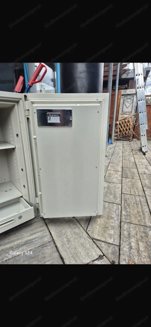 Tresor mit Code und Schlüssel  Bild 3