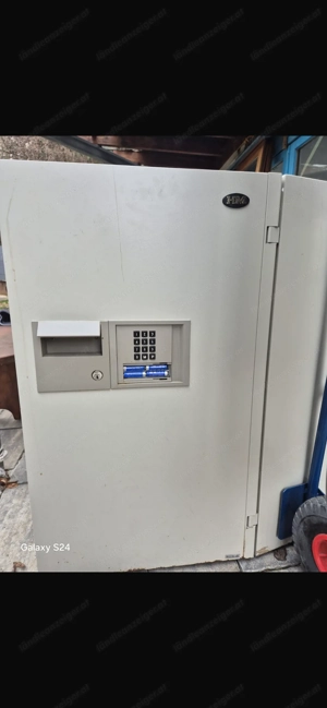 Tresor mit Code und Schlüssel  Bild 2