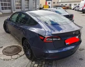 Tesla Model 3 Bild 2