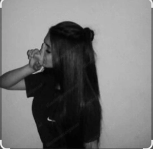 Hallo ich bin Myruna Hallo, ich bin Myruna, 20 Jahre alt 