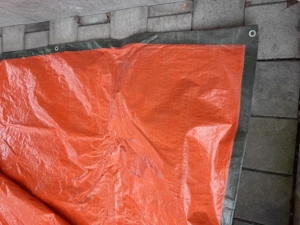 Abdeckplane 8 mal 6 Meter grün mit Ösen  Bild 2