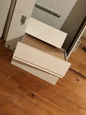 Verschenke weißen Kasten mit Schiebeelemente u Schubladen  Bild 3