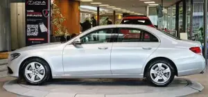 Mercedes-Benz E 220 Bild 4