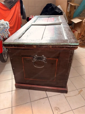 Handbemalte Truhe Bild 3