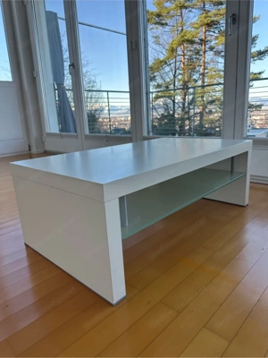 Fernseh Tisch und Tisch 1x1m zu verschenken