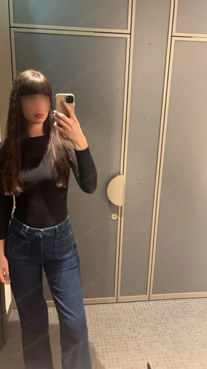 Ella - attraktives humorvolles Wiener Girl Bild 5