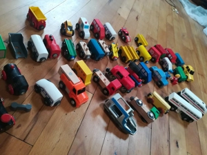 Holz Eisenbahn Set mit viel Zubehör Bild 5