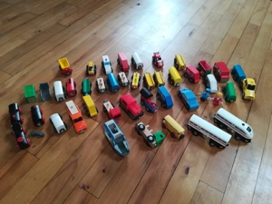 Holz Eisenbahn Set mit viel Zubehör Bild 2