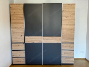 Kleiderschrank