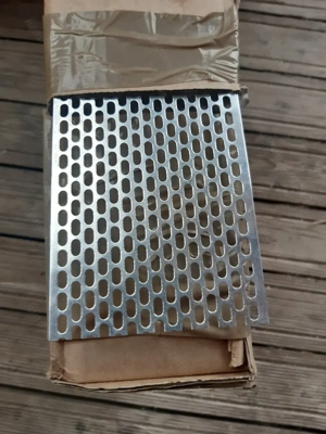 Hinterlüftungsgitter