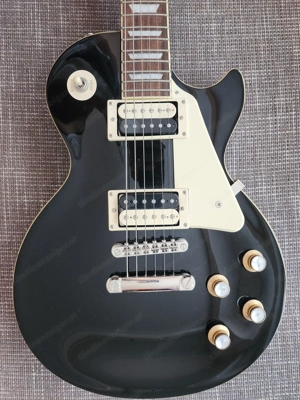 Kaum benutzte Epiphone Les Paul Classic Ebony mit neuwertiger Tasche Bild 3
