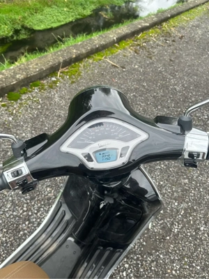 Vespa Primavera 50 4-Takter, schwarz Bild 2