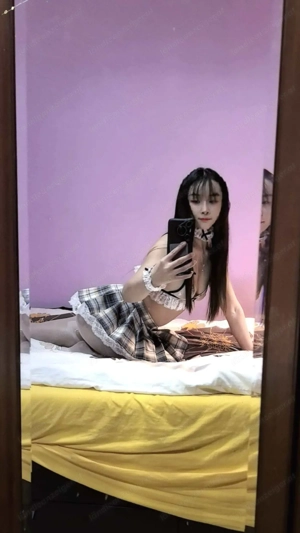 Schlankes Asia Teeny verwöhnt diskret in Graz - auch Hausbesuch möglich Bild 2