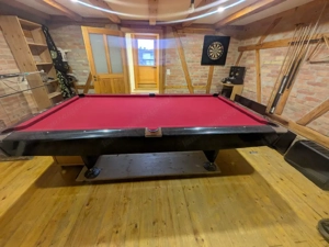 Billardtisch mit Qeueus Bild 3