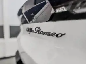 Alfa Romeo Junior Speciale IBRIDA MATRIX ACC KEYLESS NAVI 1.2 E-D... Bild 7