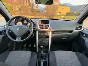 Peugeot 207 Bild 8