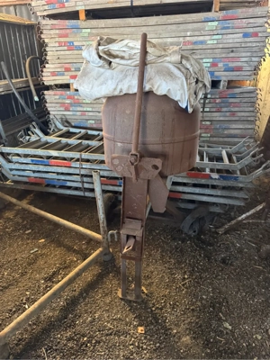 Baustromverteiler, Betonmischmaschinen, Schubkarren Bild 4