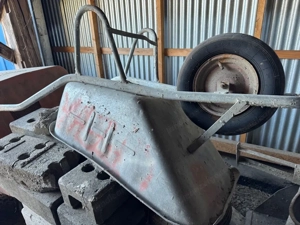 Baustromverteiler, Betonmischmaschinen, Schubkarren