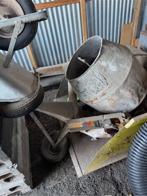 Baustromverteiler, Betonmischmaschinen, Schubkarren Bild 5