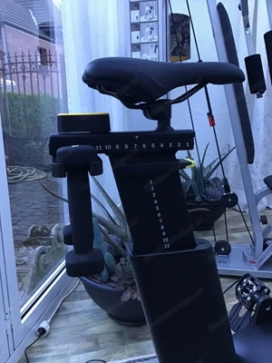 Technogym Cycling Bike Indoor Heimtrainer Bild 3