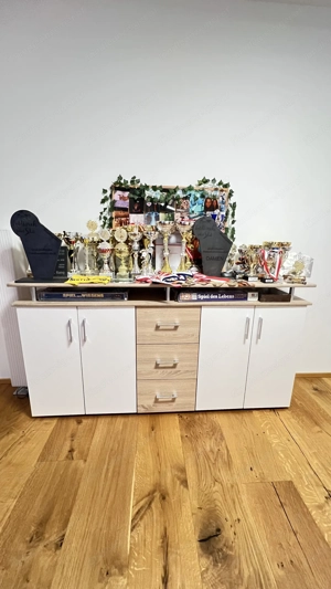 Jugendzimmer in Weiß mit Holzoptik   sehr guter Zustand Bild 4