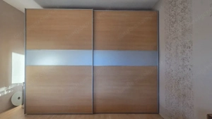 großer Schlafzimmerschrank