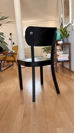 Stuhl Frankfurt Bild 2