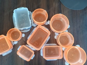 Diverse Plastikschüsseln