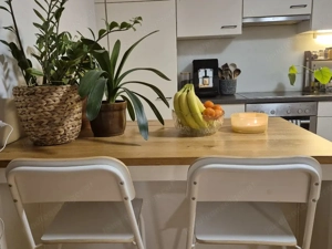 IKEA Kücheninsel + 2 Stühle Bild 2