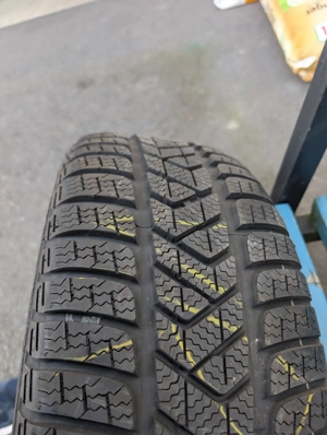 Original  Skoda 17" Winter-Kompletträder | Pirelli SottoZero 3 | 215 55 R17 | Top Zustand Bild 3